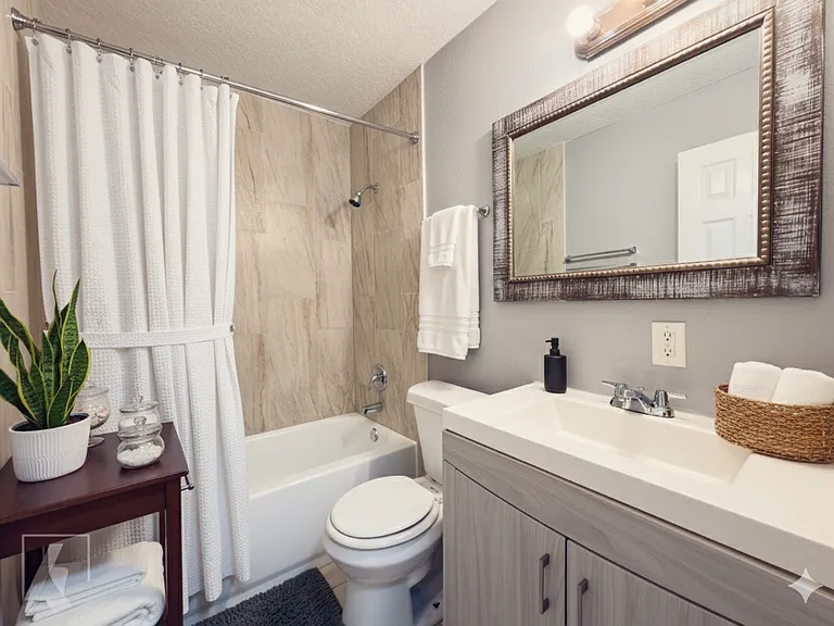 Carriage House Apts — Photo 86
