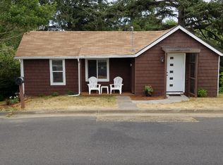 38 NW Cottage St, Newport, OR 97365