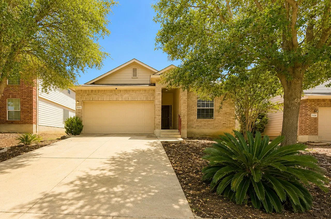 4 bed, 1579 sqft, $1,695 — Photo 1