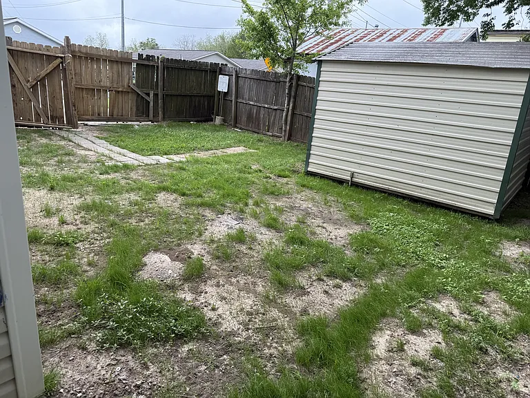 127 E Gilman Rd — Photo 12