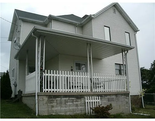 22 E Main St photo 1