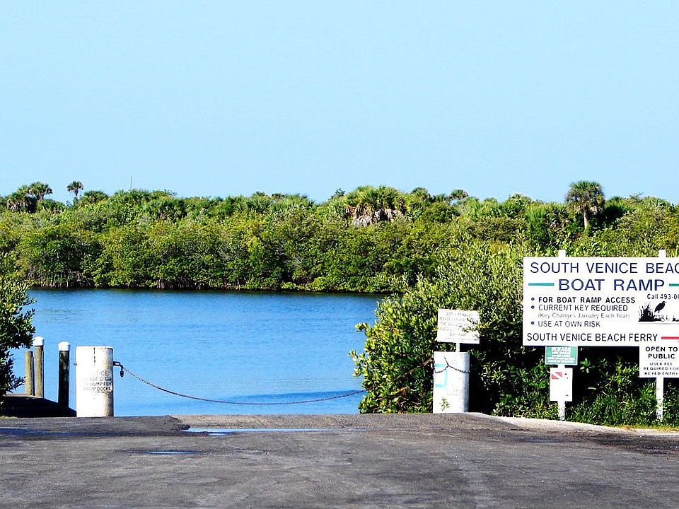 Boat launch ramp
