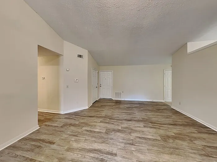 3 bed, 2.0 bath, 1512 sqft, $1,695 — Photo 2