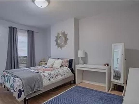 4th image of 905 N Calvert St #3