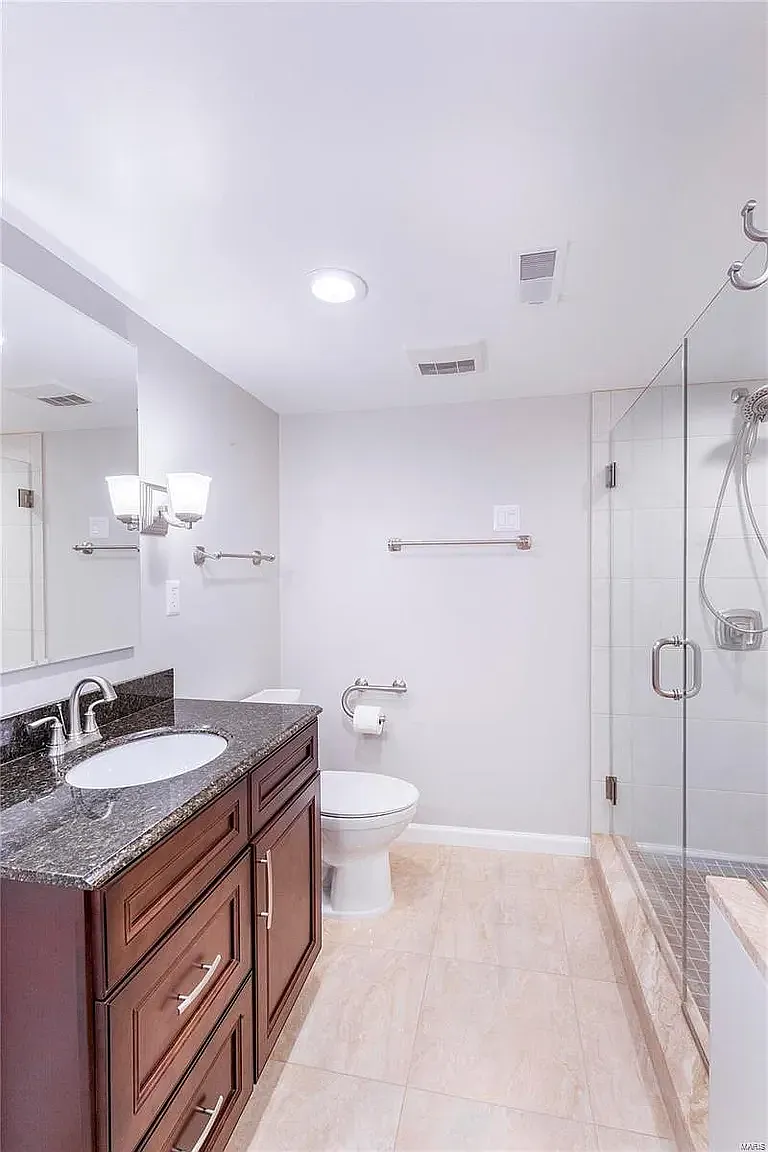 2 bed, 1135 sqft, $3,200 — Photo 2