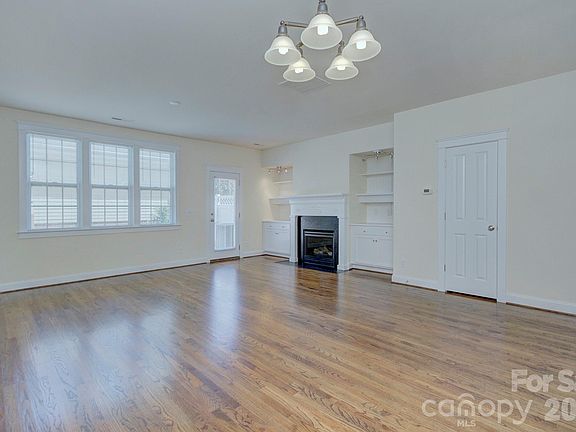 2nd image of 1023 White Point Dr