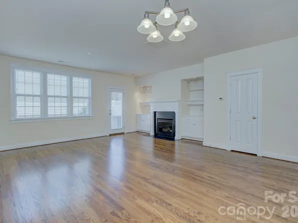 1023 White Point Dr, Huntersville, NC 28078