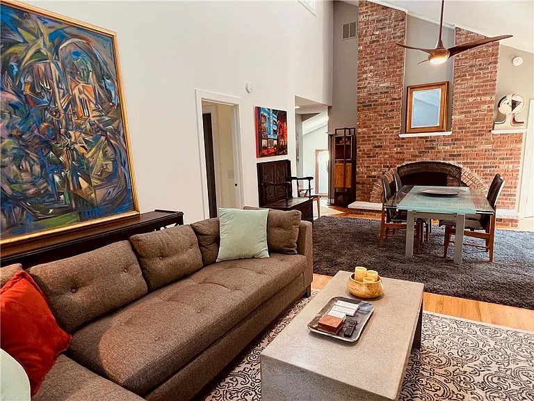 27 Hoyt Pl — Photo 2