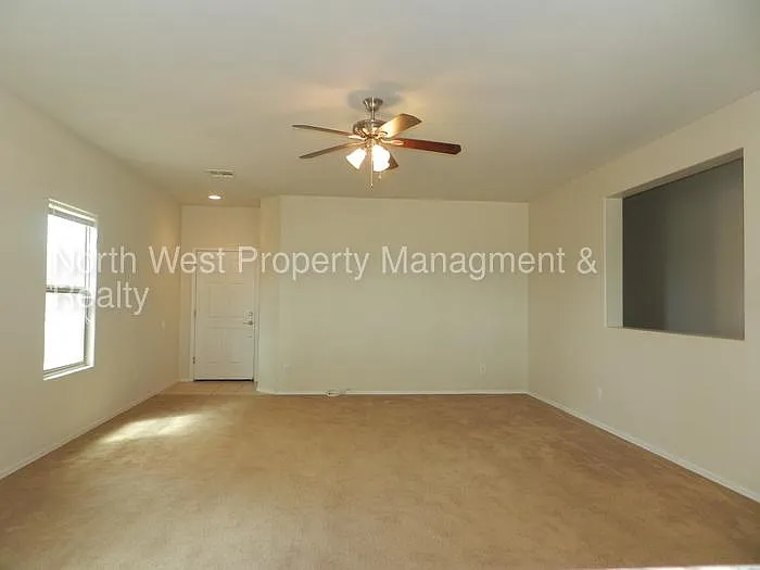 Red Rock - Move in ready, 1 story, 4 bedroom, 2 bath, community pool — Photo 4