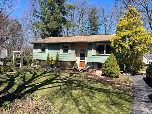 13 Ennis Ave, Pennellville, NY 13132