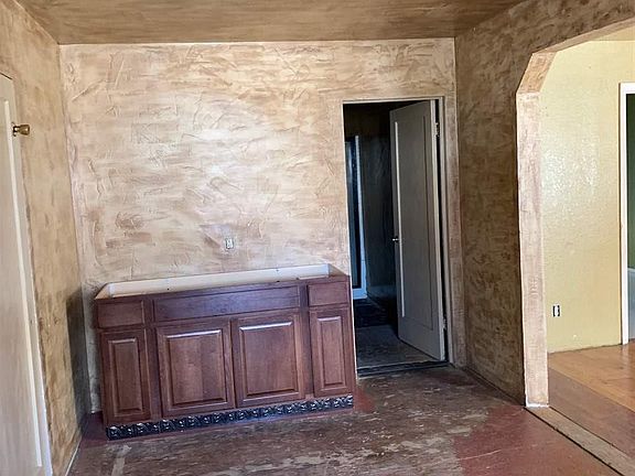 5th image of 255 Cedar St