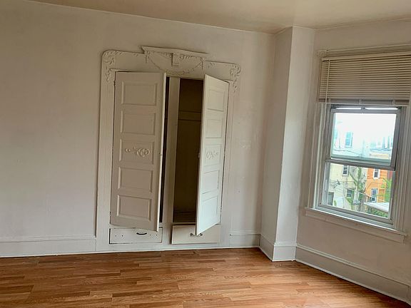 2nd image of 1317 W Jerome St #I