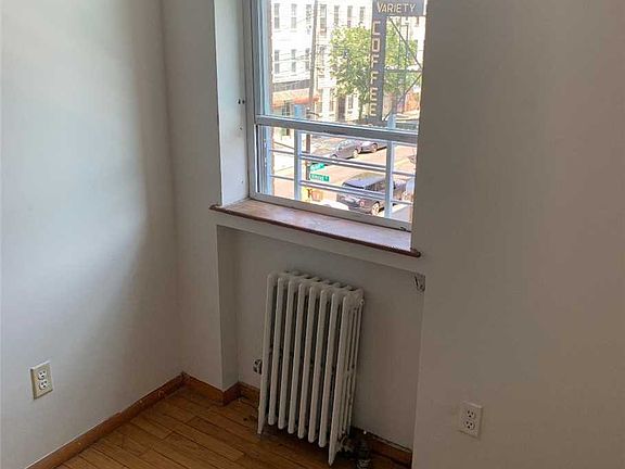 3rd image of 144 Wyckoff Ave APT 8
