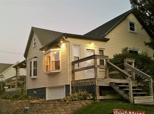 301 8th St, Silvis, IL 61282