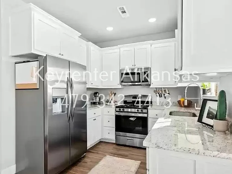 Come live in this brand new duplex in the heart of NWA — Photo 10