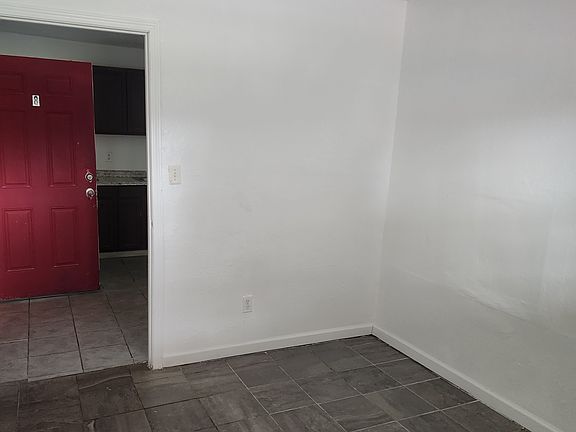 2nd image of 1635 Vicksburg Ave APT 10