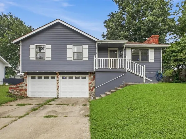 1933 NE Peters Dr, Lees Summit, MO 64086