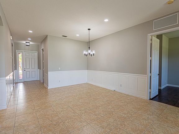 3rd image of 348 NW Sheffield Cir