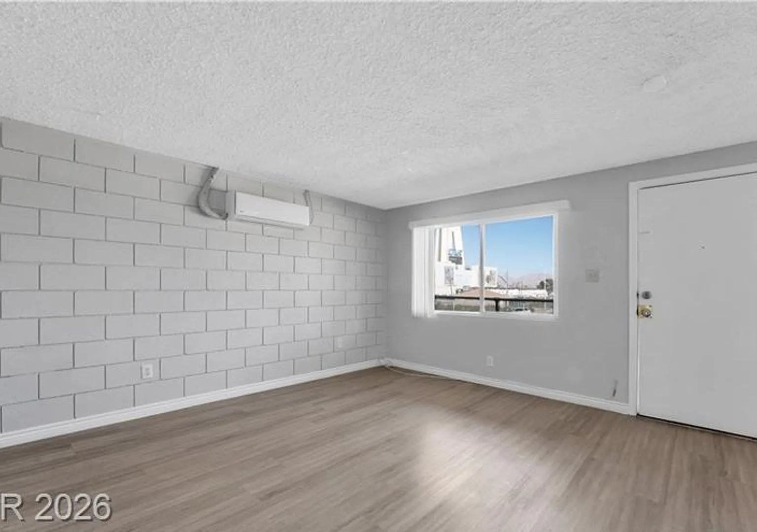 1 BD/1 BA Refreshed Apt — Photo 3