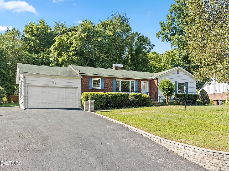 1st image of 308 Centeroak Dr