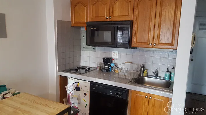 Rented by City Connections Realty | media 10