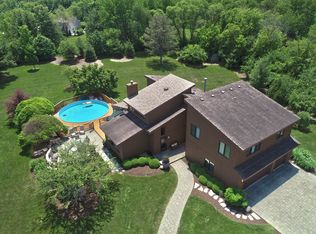 9201 High Meadow Ln, Bull Valley, IL 60098