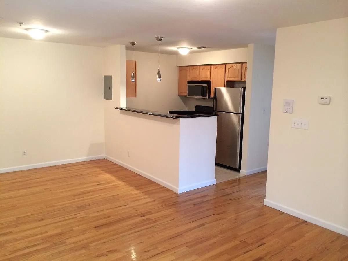 2 bed, 700 sqft, $2,000 — Photo 1