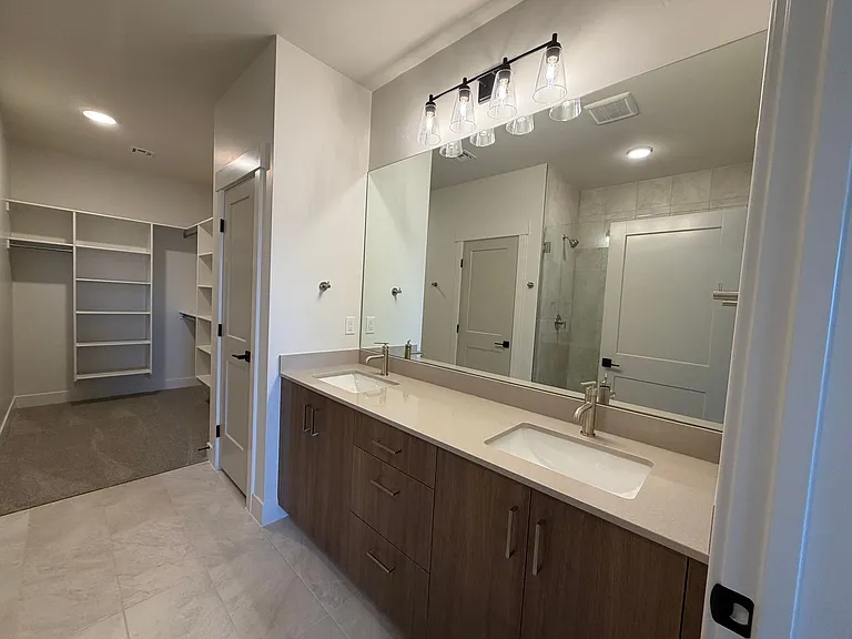 589 E Hemsworth Ln — Photo 20