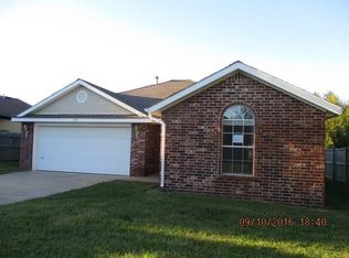 303 E Green Acres Rd, Rogers, AR 72758