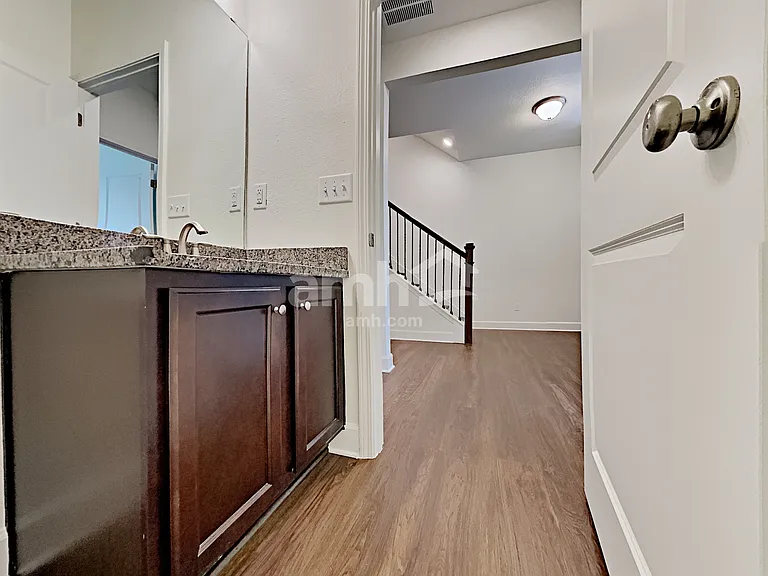 481 Sandstone Dr — Photo 16