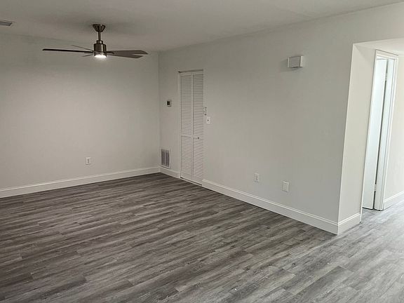 3rd image of 1308 Wexford Ct