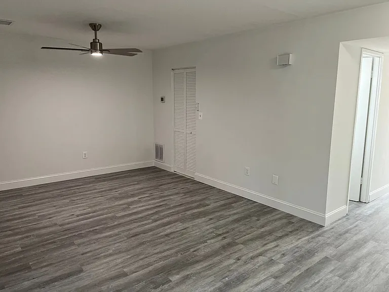 1308 Wexford Ct — Photo 3