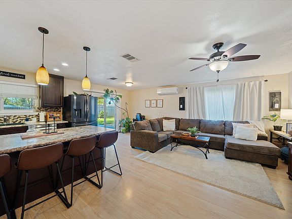 3rd image of 1750 Hawthorne Ct