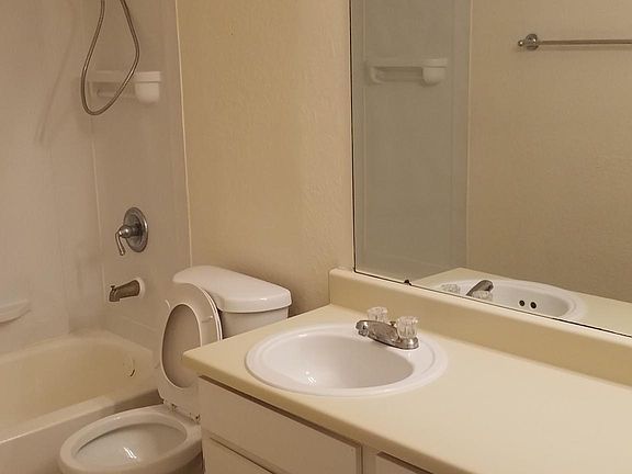 4th image of 5501 Rosebriar Way APT B304