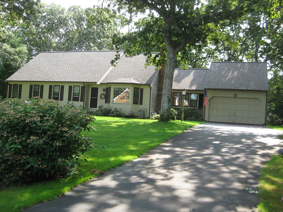 1st image of 11 Putting Green Ln