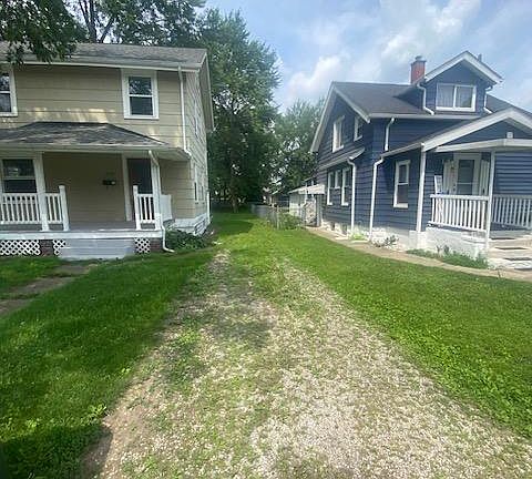 2nd image of 1729 Roosevelt Ave NE