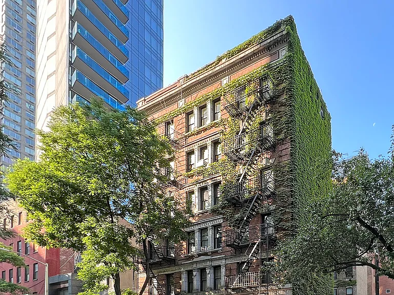 312 W 48th St #22 — Photo 16