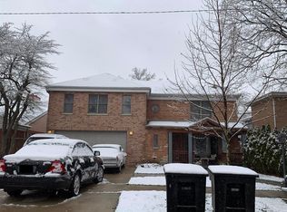 5742 N Kingsdale Ave, Chicago, IL 60646