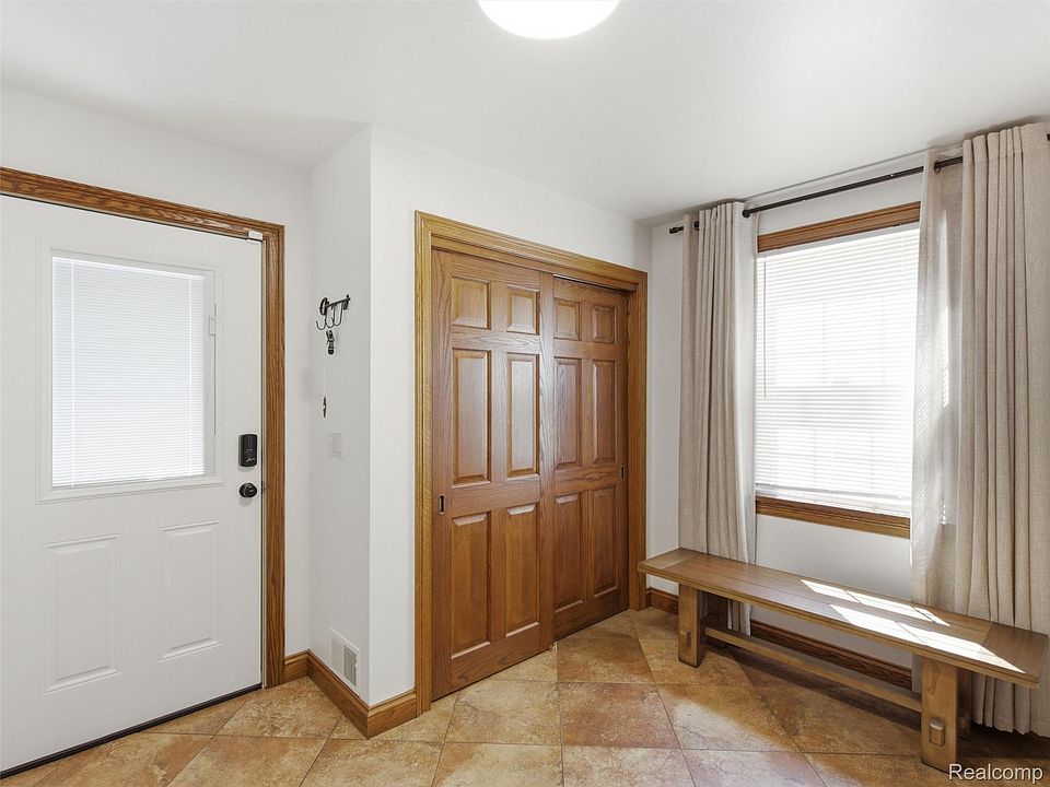 1010 Genesee Dr, photo 22
