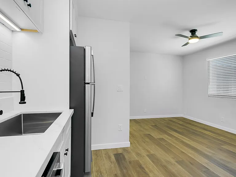 4218 46th St #4 — Photo 8