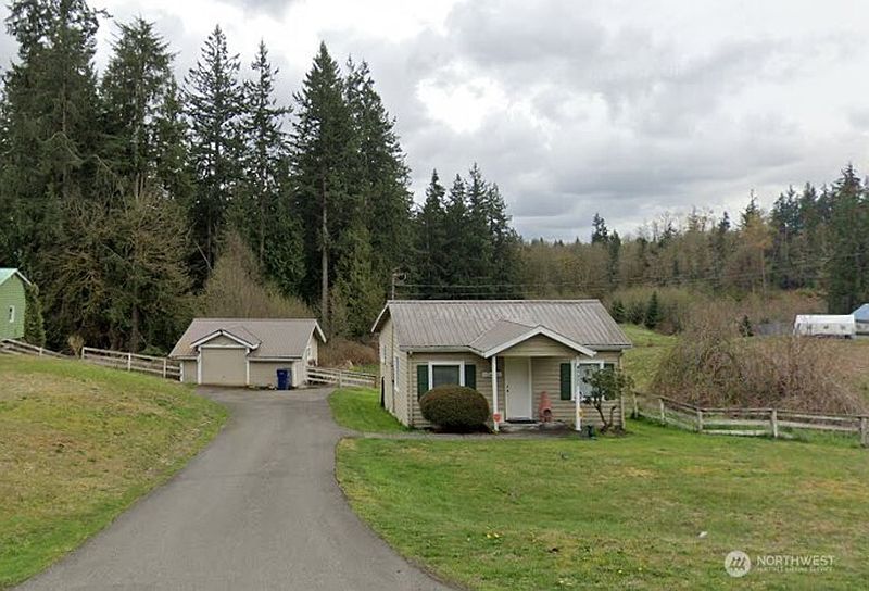 3rd image of 9722 S Lake Stevens Road