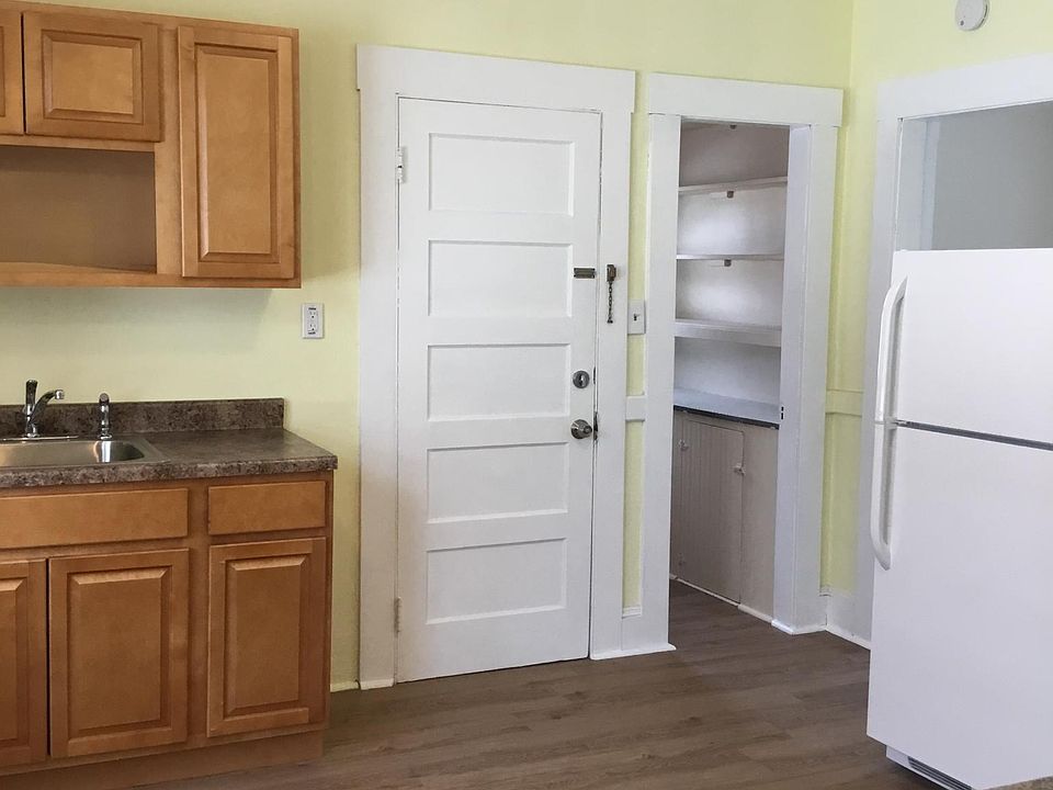 Large bright eat in kitchen