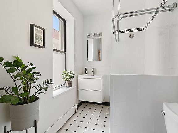 5th image of 1405 8th Ave APT 3D