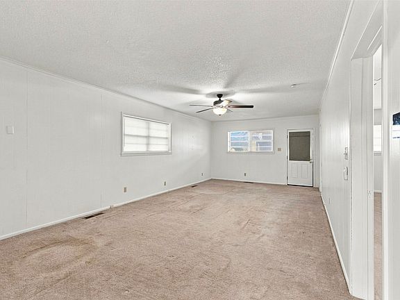 4th image of 205 N Broadway St