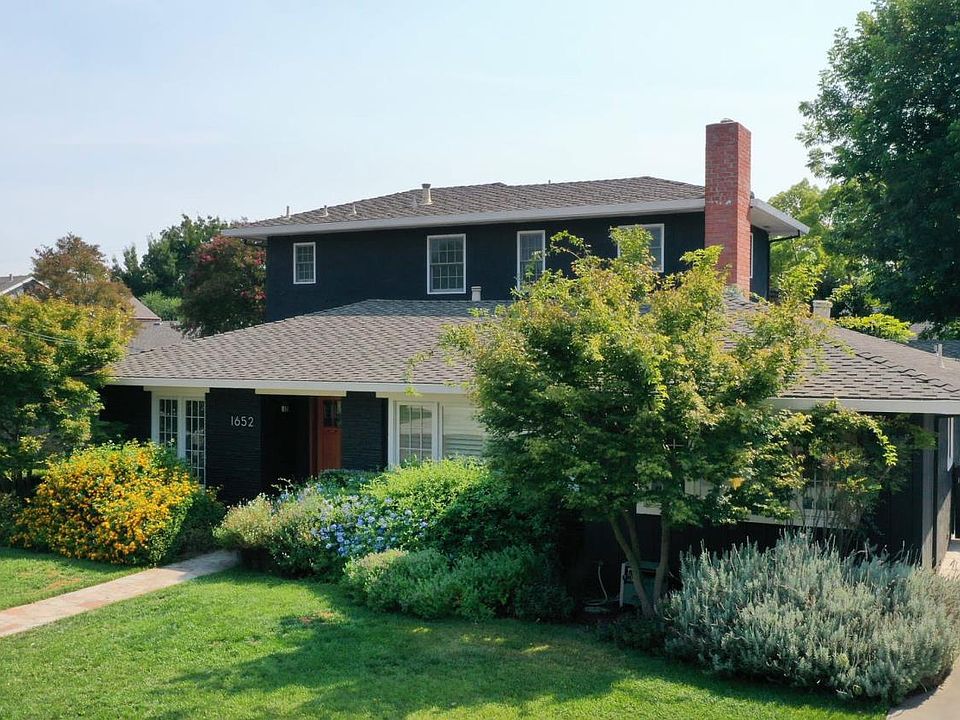 1st image of 1652 Collingwood Ave
