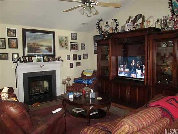 2nd image of 635 Diamondhead Dr NE