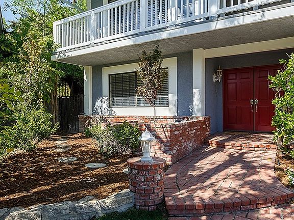 Lovely entrance with double doors.