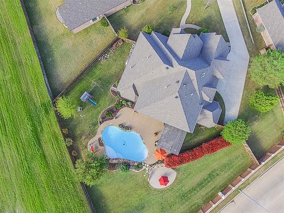 3rd image of 5600 English Oak Dr
