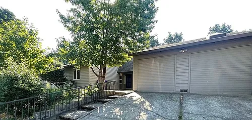 2410 SE 9th Ct Photo 1