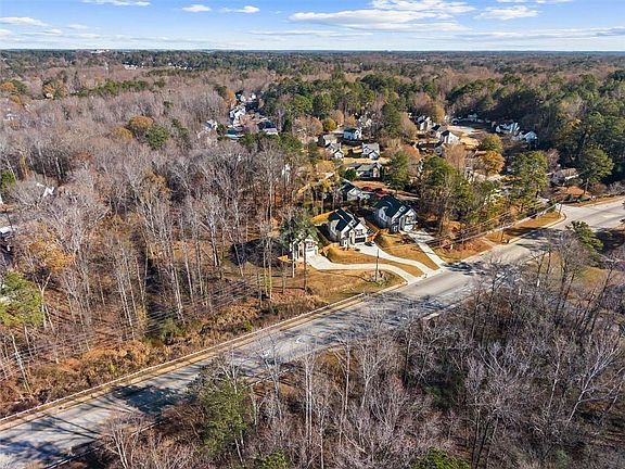 4th image of 658 Rockbridge Rd